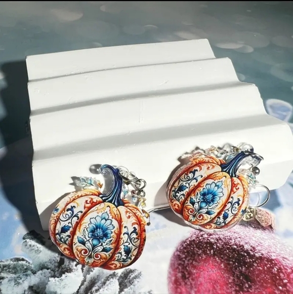 NEW Acrylic Pumpkin Drop Dangle Earrings - Picture 4 of 6